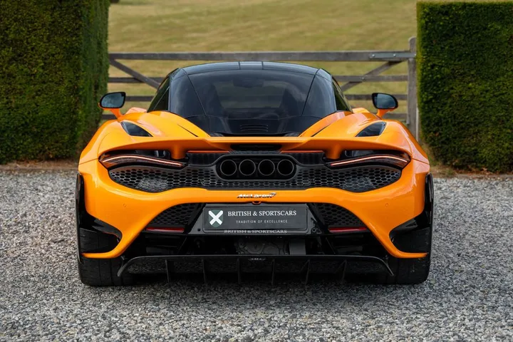 McLaren 765