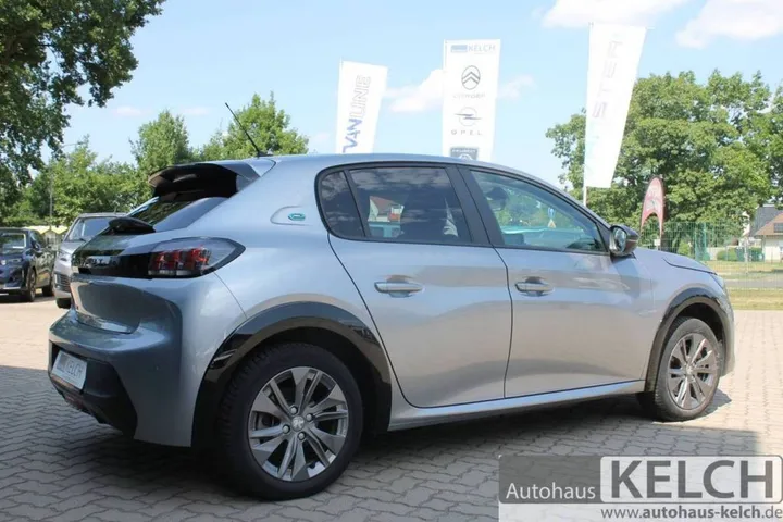 Peugeot e-208