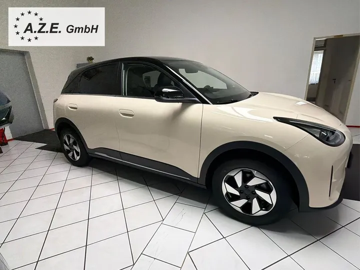 Geely E2