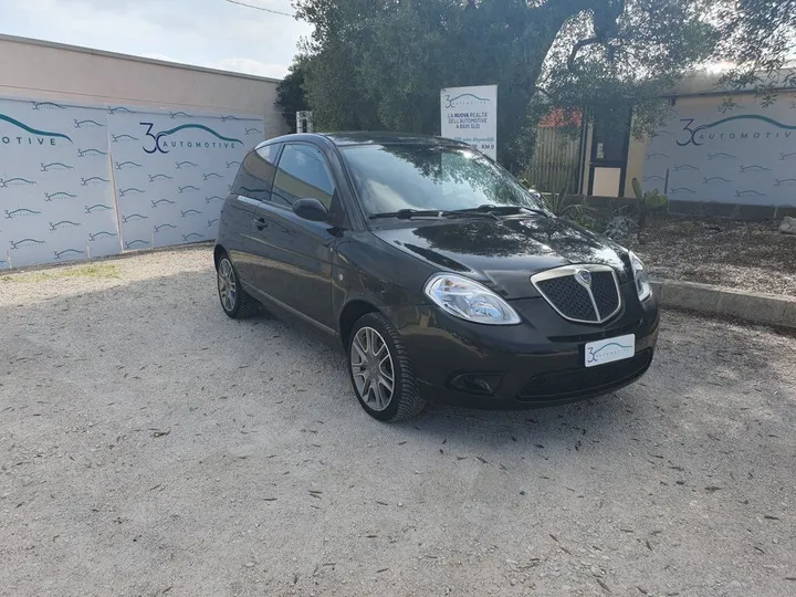 Lancia Ypsilon