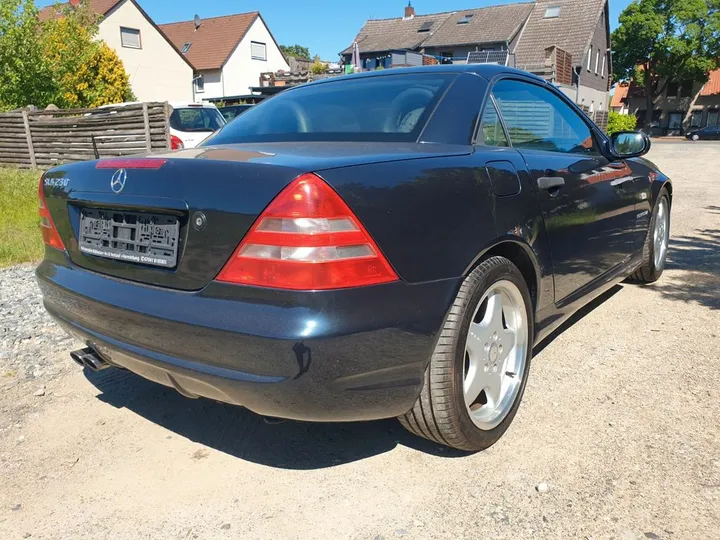 Mercedes-Benz SLK 230