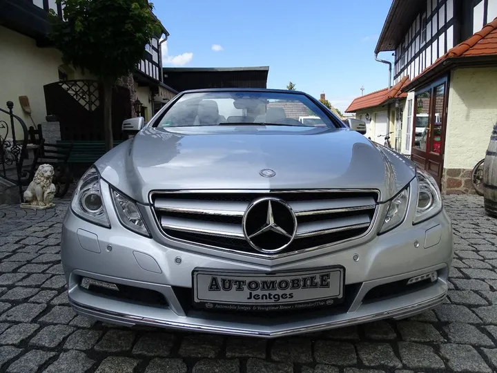 Mercedes-Benz E 200
