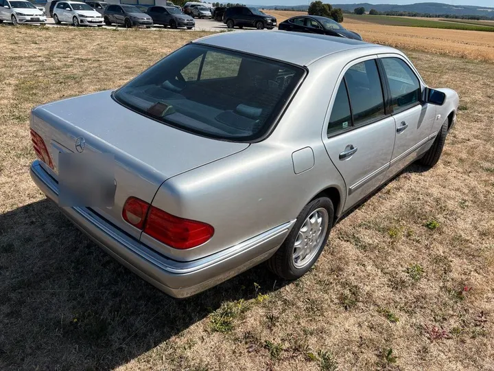 Mercedes-Benz E 280