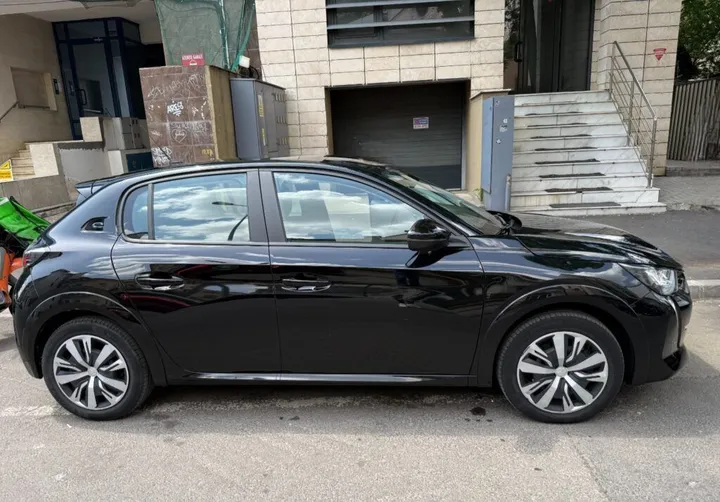Peugeot e-208