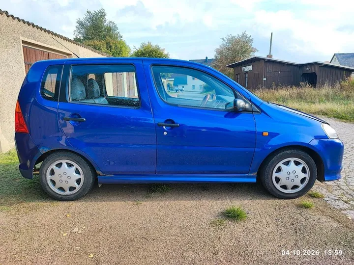 Daihatsu YRV