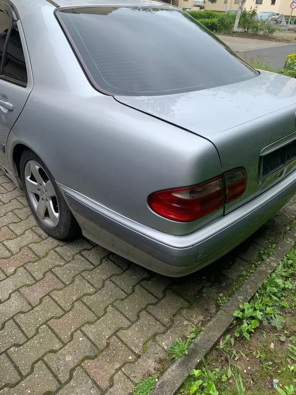 Mercedes-Benz E 200