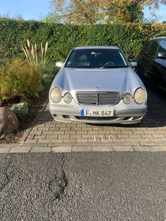 Mercedes-Benz E 200