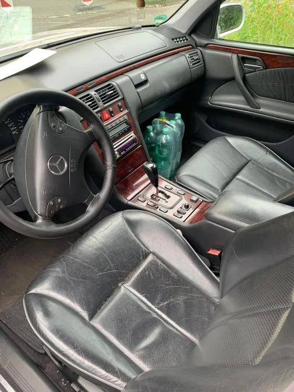 Mercedes-Benz E 200