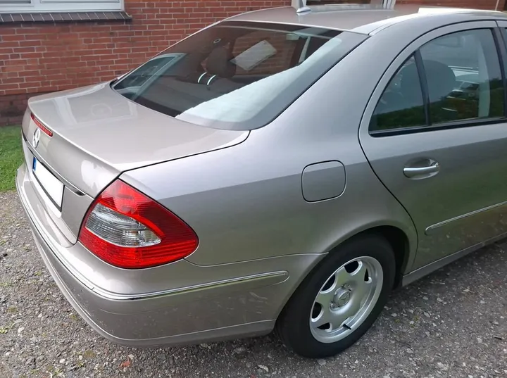 Mercedes-Benz E 220