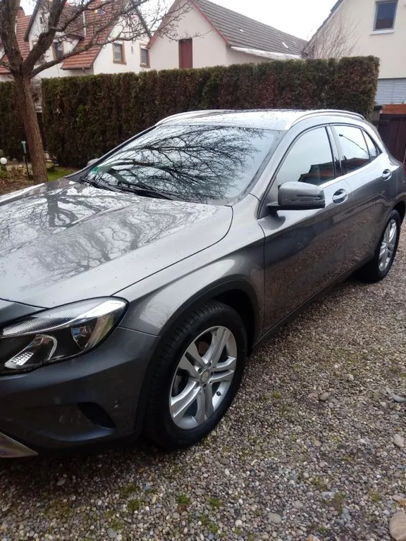 Mercedes-Benz GLA 200