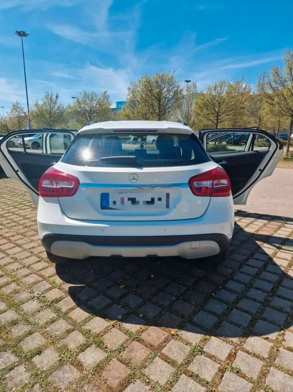 Mercedes-Benz GLA 200