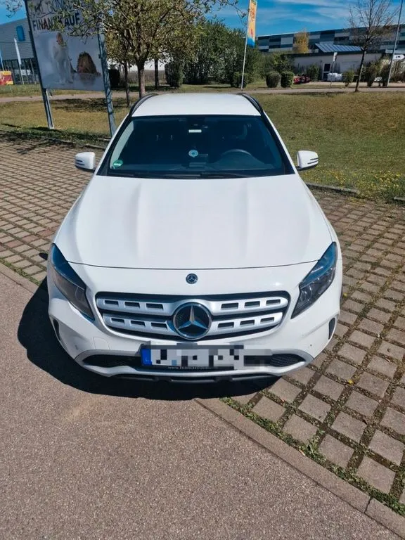Mercedes-Benz GLA 200