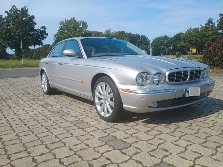 Jaguar XJ8