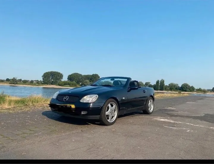Mercedes-Benz SLK 230