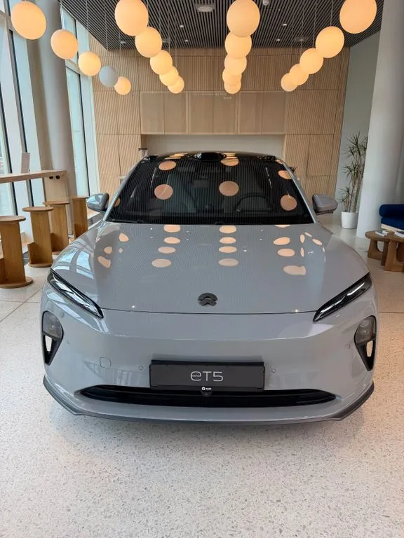 NIO ET5
