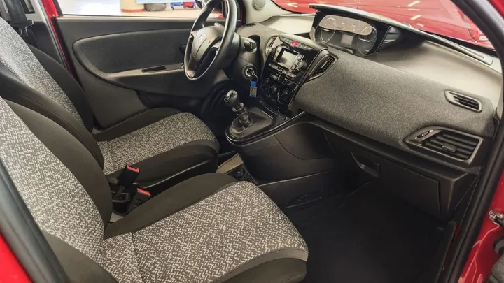 Lancia Ypsilon