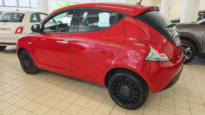 Lancia Ypsilon
