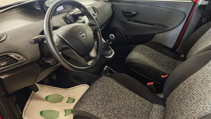 Lancia Ypsilon