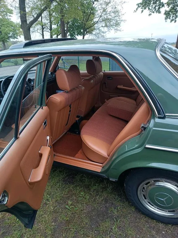 Mercedes-Benz 220