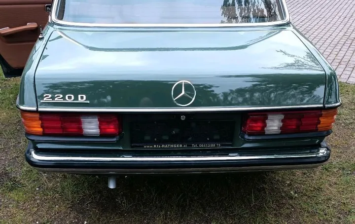 Mercedes-Benz 220