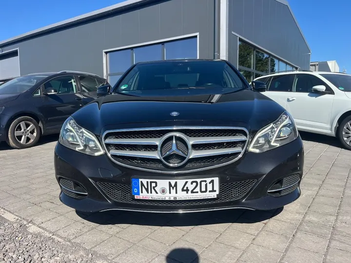 Mercedes-Benz E 200