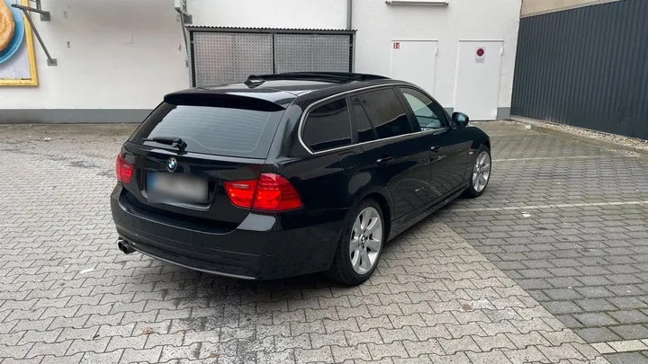 BMW 330