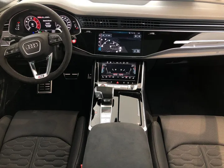 Audi RSQ8