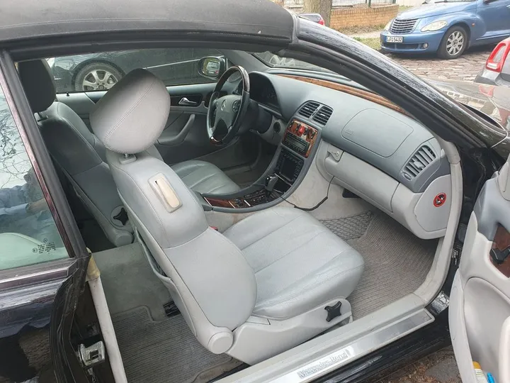 Mercedes-Benz 230
