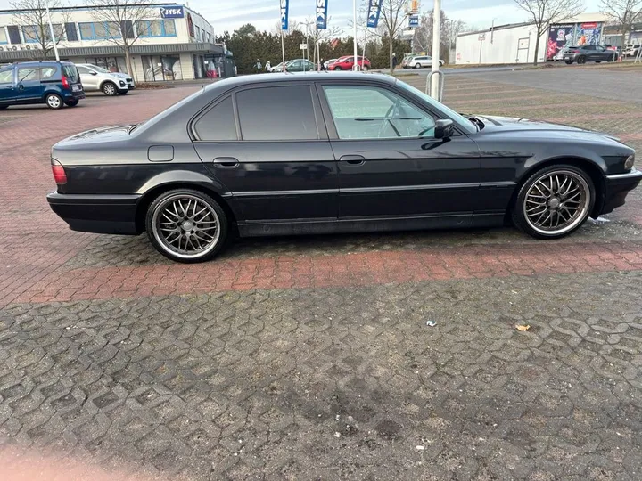 BMW 740