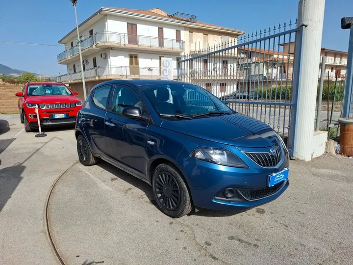 Lancia Ypsilon
