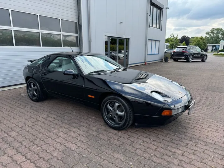 Porsche 928