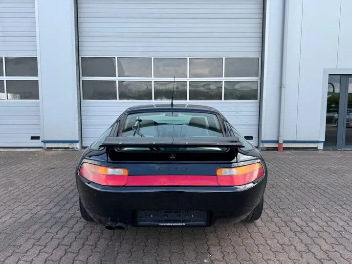 Porsche 928