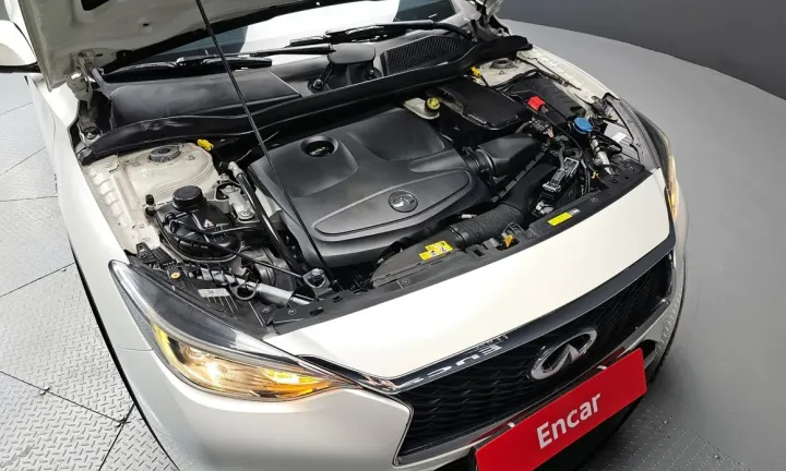 Infiniti Q30