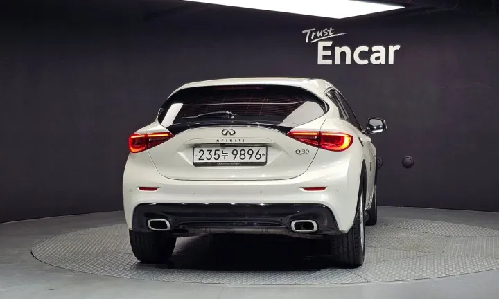 Infiniti Q30
