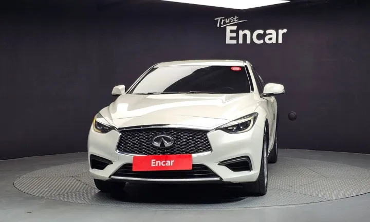 Infiniti Q30