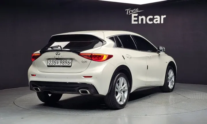 Infiniti Q30