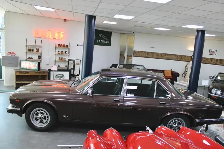 Jaguar XJ6