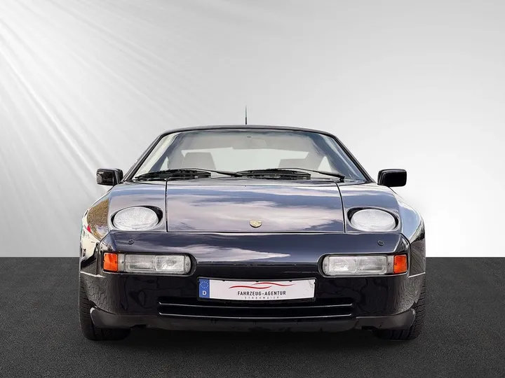 Porsche 928