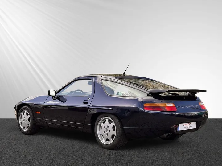 Porsche 928