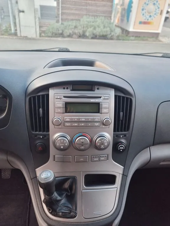 Hyundai H-1