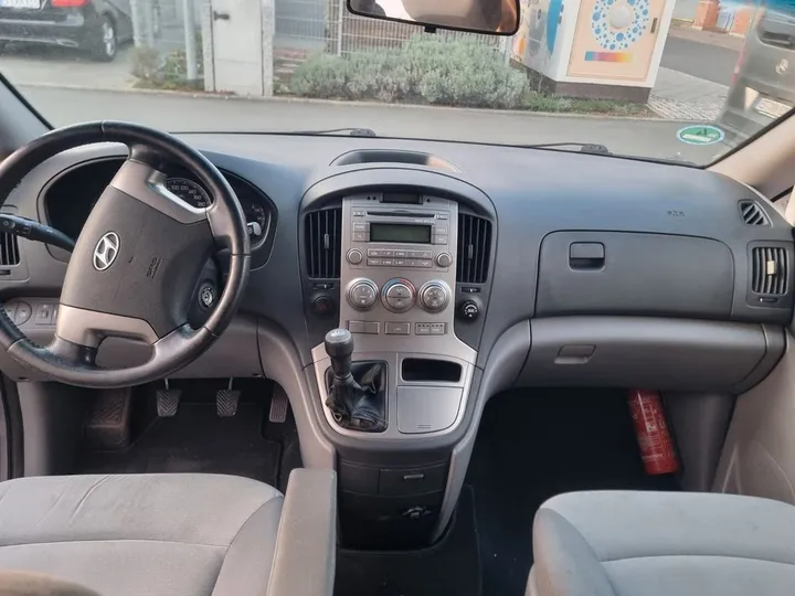 Hyundai H-1