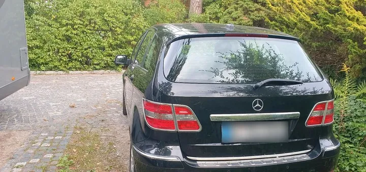 Mercedes-Benz B 180