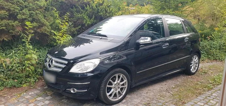 Mercedes-Benz B 180