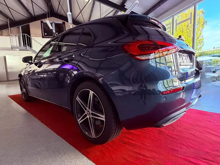 Mercedes-Benz A 220