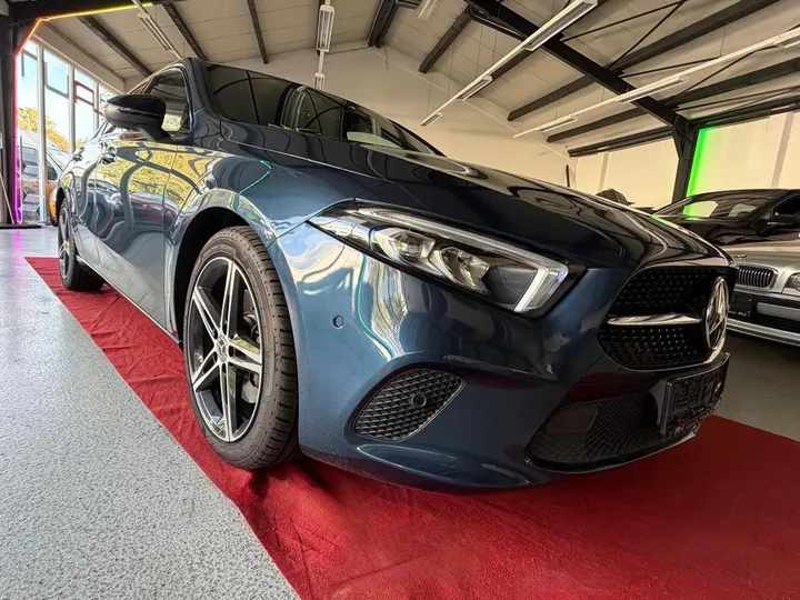 Mercedes-Benz A 220