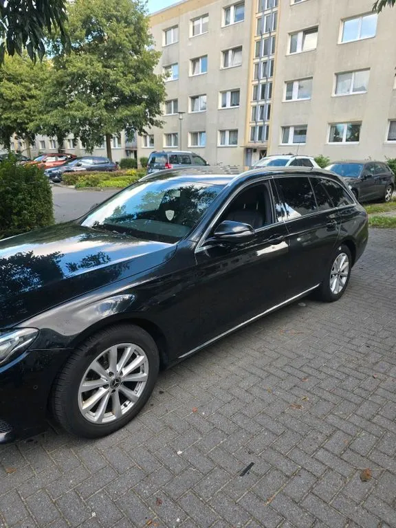 Mercedes-Benz E 220