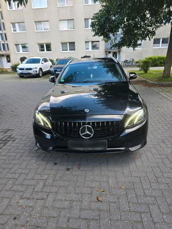Mercedes-Benz E 220