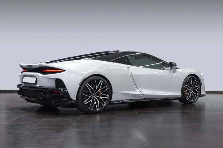 McLaren GT