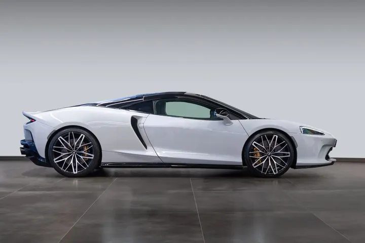 McLaren GT