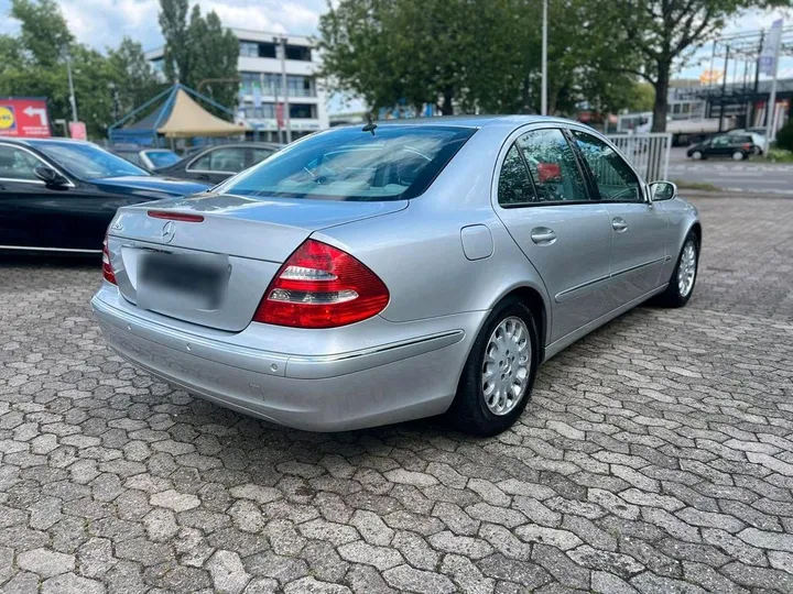 Mercedes-Benz E 320